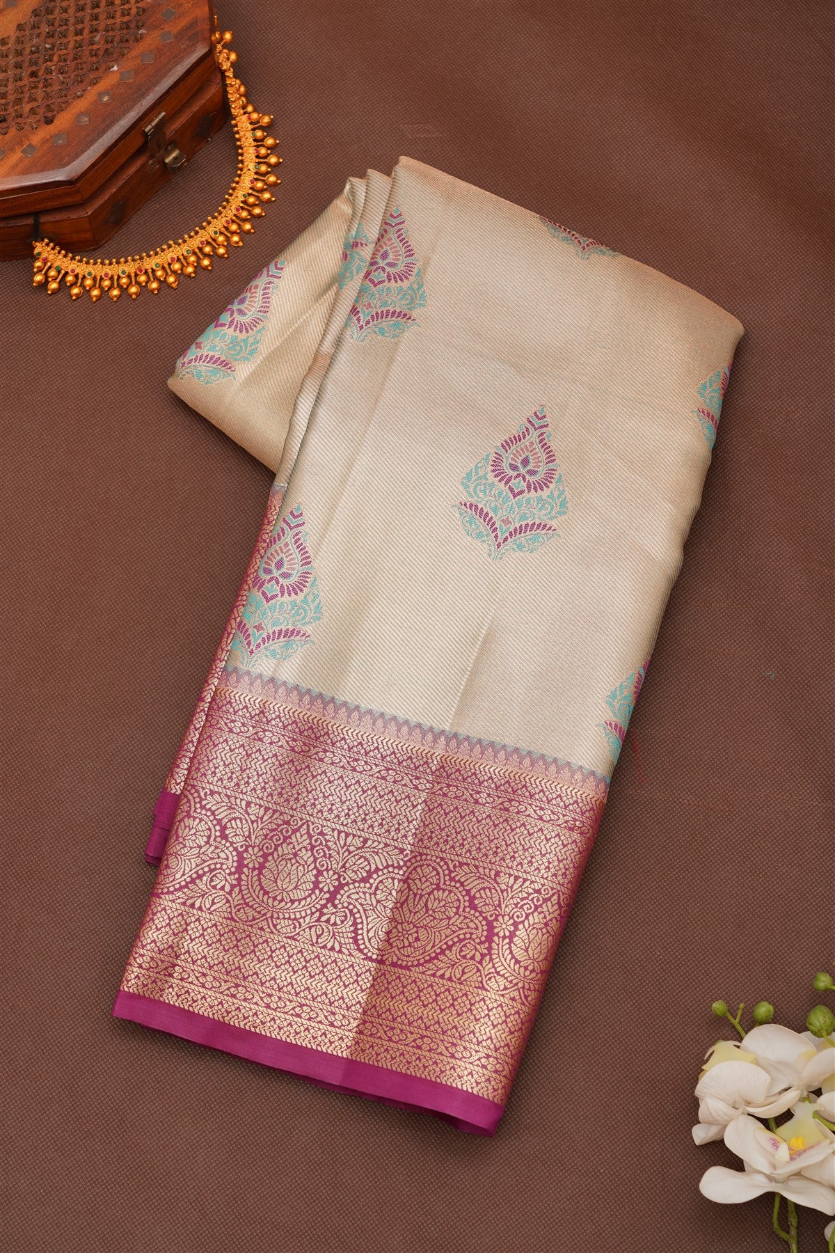 Semi Pattu Silk Blend Light Green Saree