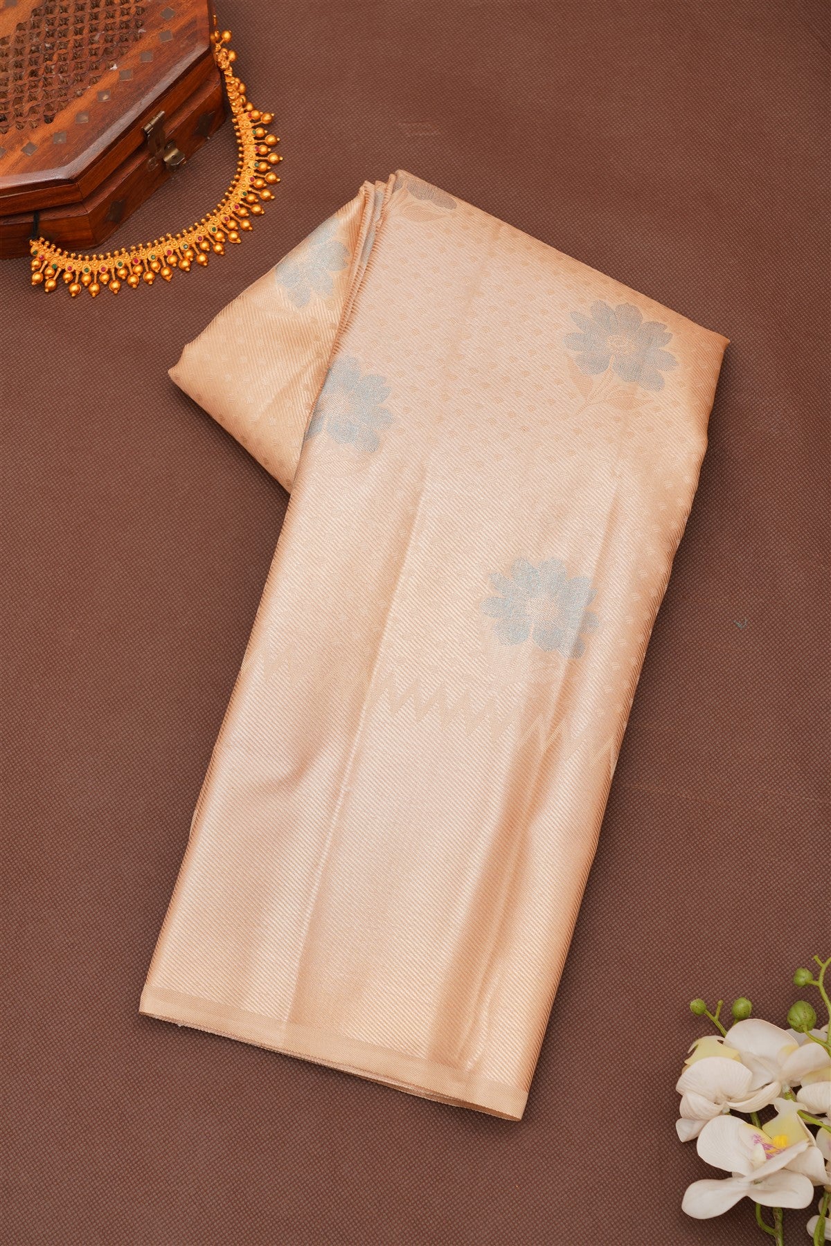 Semi Pattu Silk Blend Cream Saree
