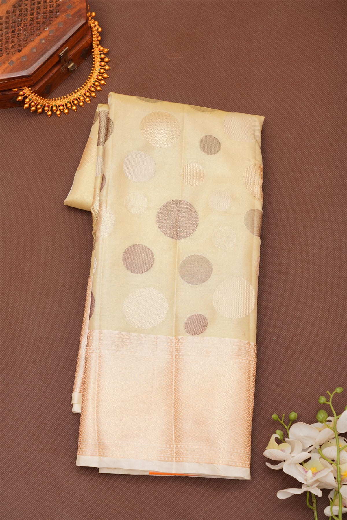 Semi Pattu Silk Blend Cream Saree