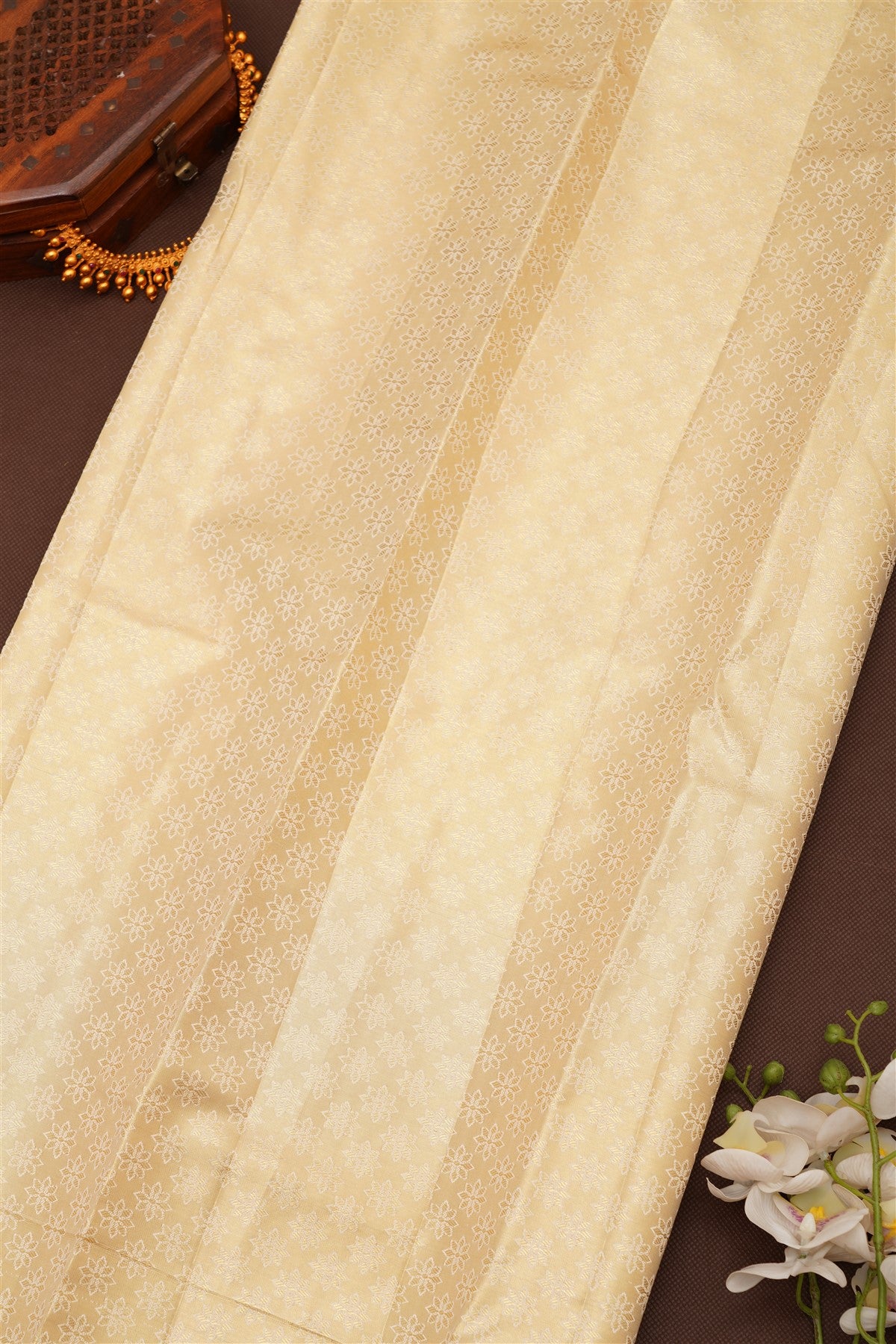Semi Pattu Silk Blend Cream Saree